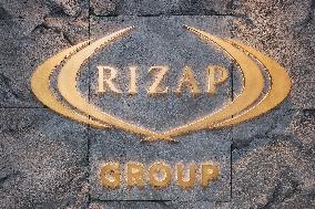 RIZAP Group sign and logo